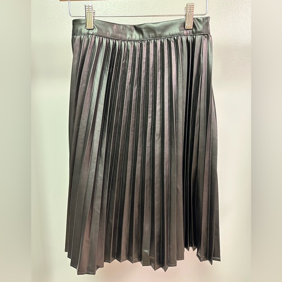 Monteau Black Pleated Skirt Size Small - Picture 2 of 4